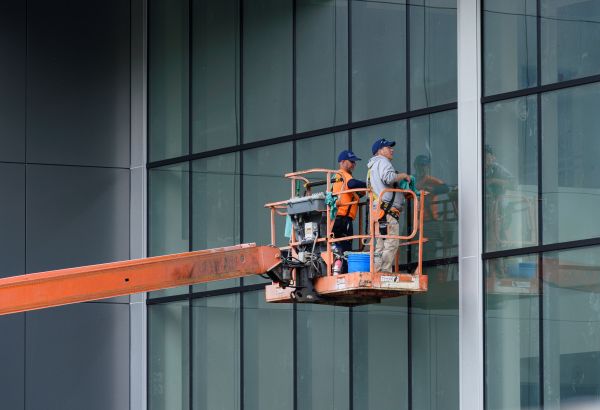 Les atouts d’une nacelle mat vertical dans les environnements professionnels