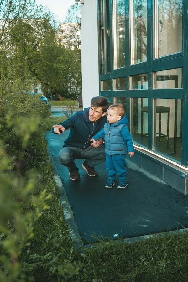 Comment une entreprise peut-elle structurer un plan d'intéressement conforme aux réglementations sociales françaises?